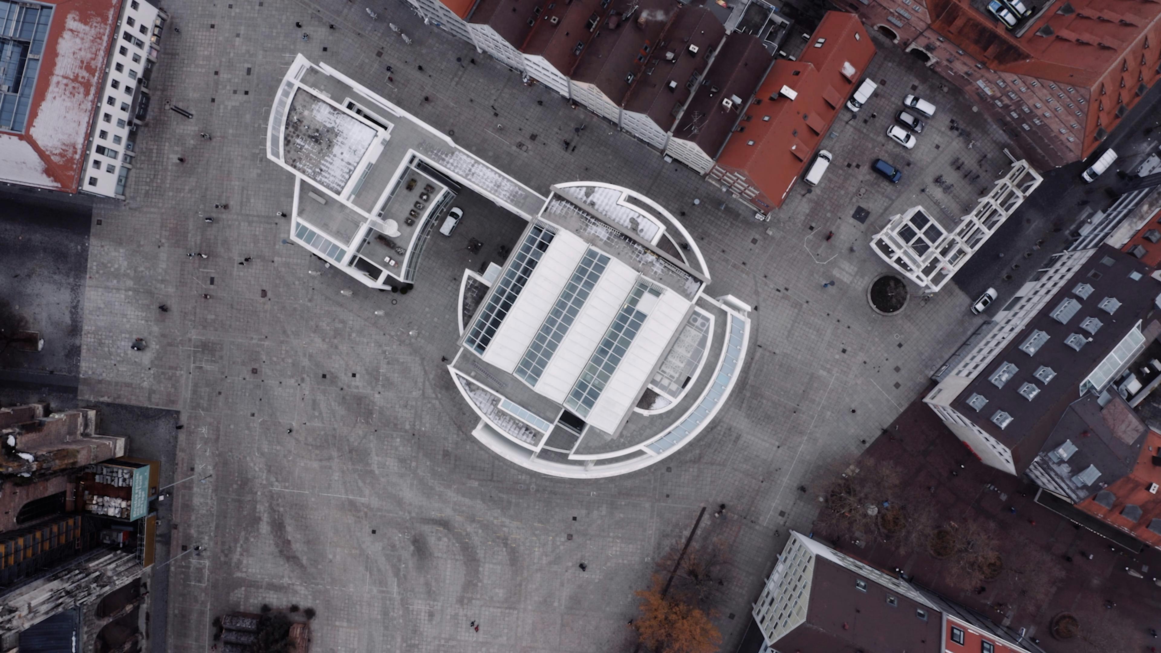 Eine Aufnahme aus der Luft zeigt das Stadthaus Ulm von oben